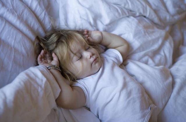 Учим ребенка спать отдельно
